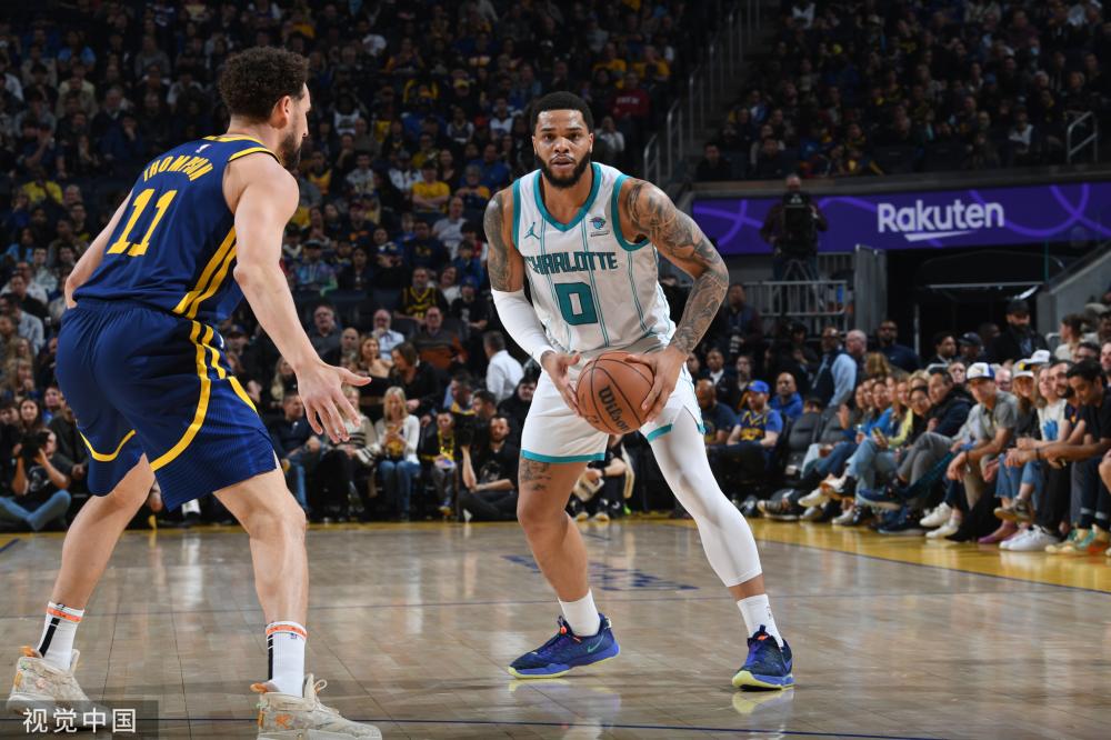 凭借坚定的 凭借坚定的