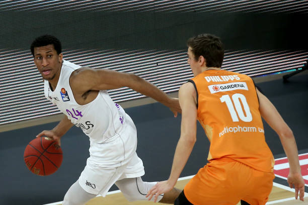 年仅19岁 年仅19岁